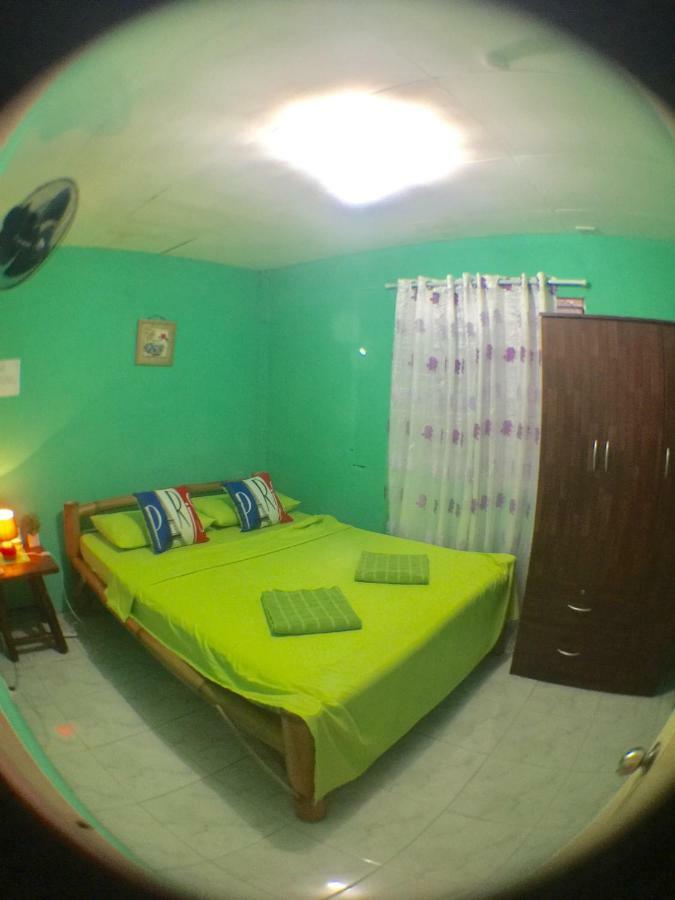 J & C Guesthouse Moalboal Exterior foto